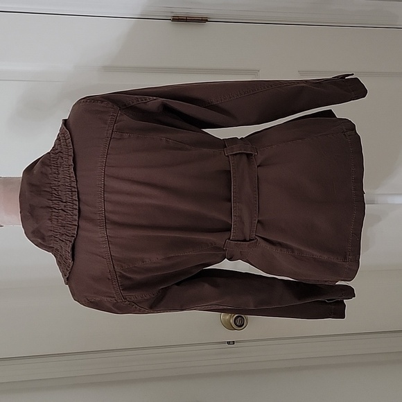 French Cuff Size M Brown Safari Style Jacket.  Belted and Button Down.  GUC - Picture 4 of 11